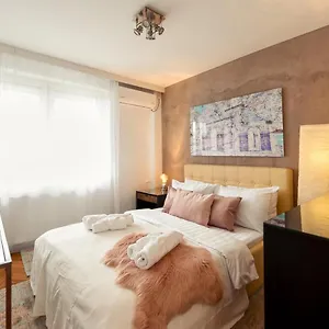 new-elegant-duplex-with-amazing-view-balcony-homey-residence.bucharesthotelsnow.com/