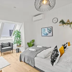  Apartament 1 Min To Public Transport - 3 Min To Supermarket And Pharmacy - On-site Parking For 19,90 Eur
